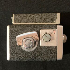 VINTAGE 8mm CINE Camera KODAK Scopesight BROWNIE f/1.9 Movie Camera Untested